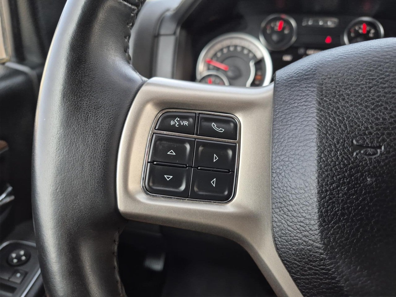 2018 RAM 1500 Laramie Crew Cab 4x4 5'7" Box