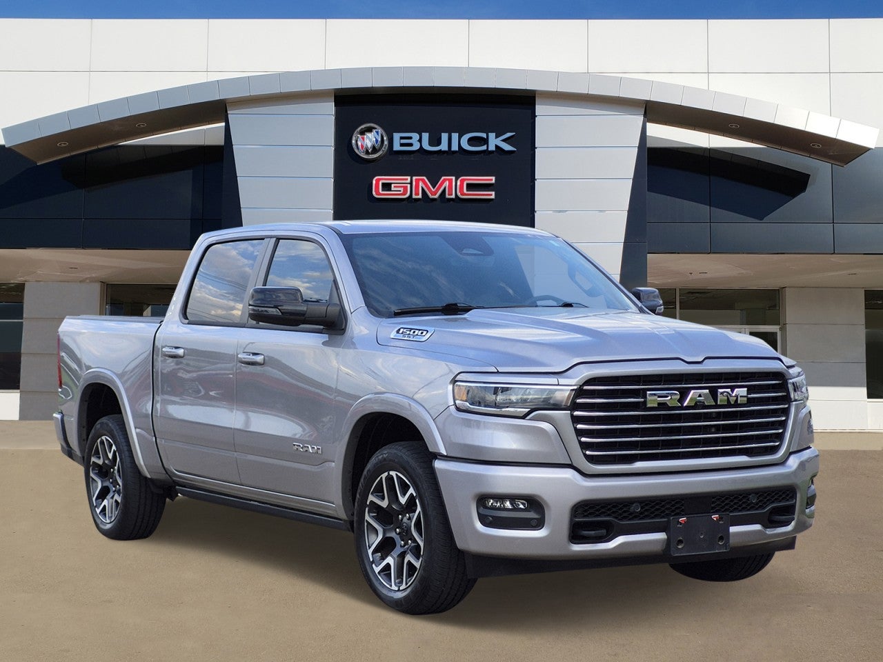 2025 RAM 1500 Laramie Crew Cab 4x4 5'7" Box