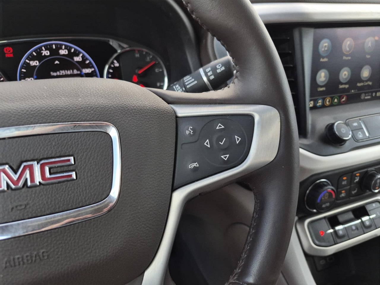 2022 GMC Acadia SLT