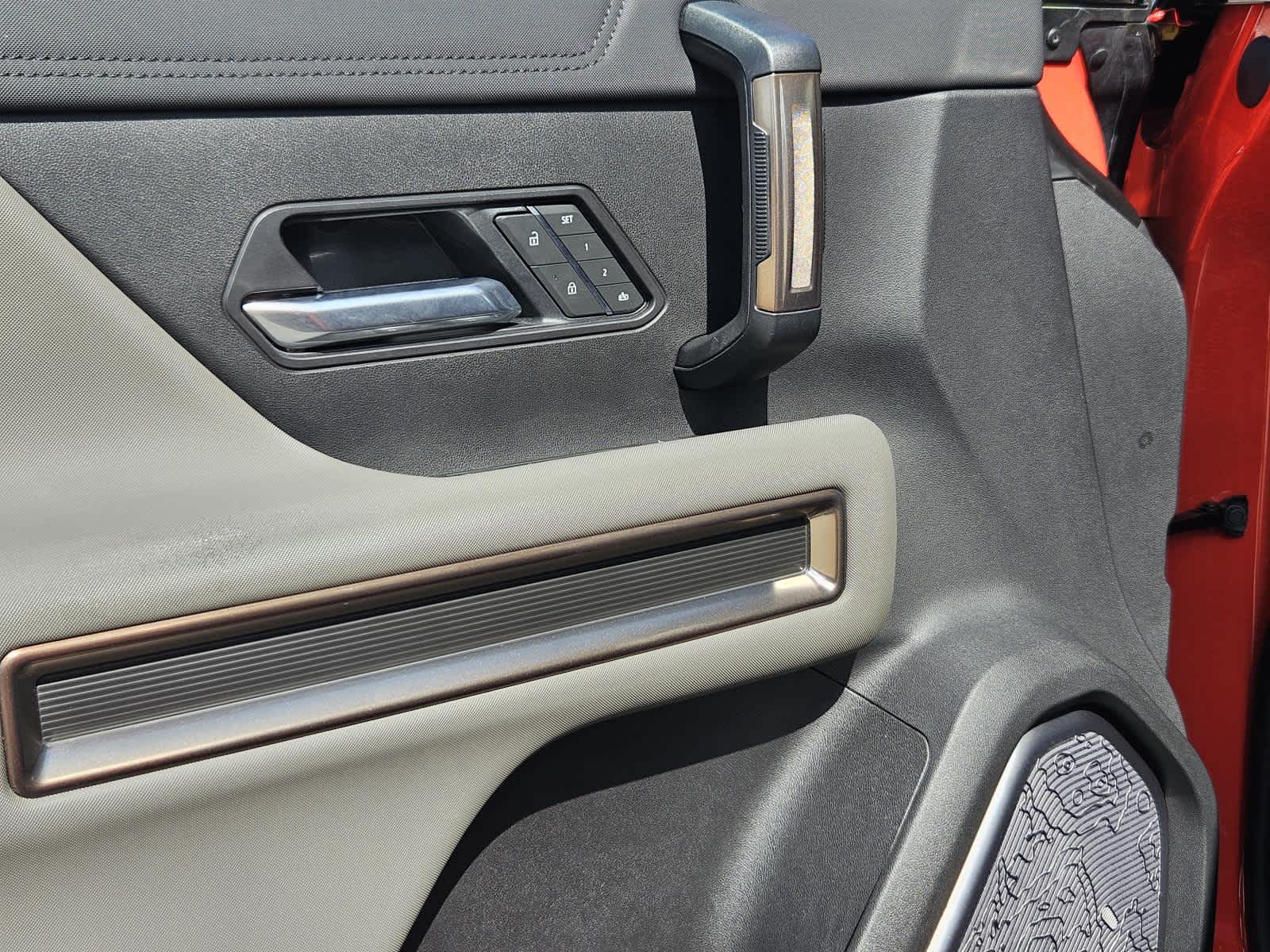 2025 GMC HUMMER EV SUV 2X