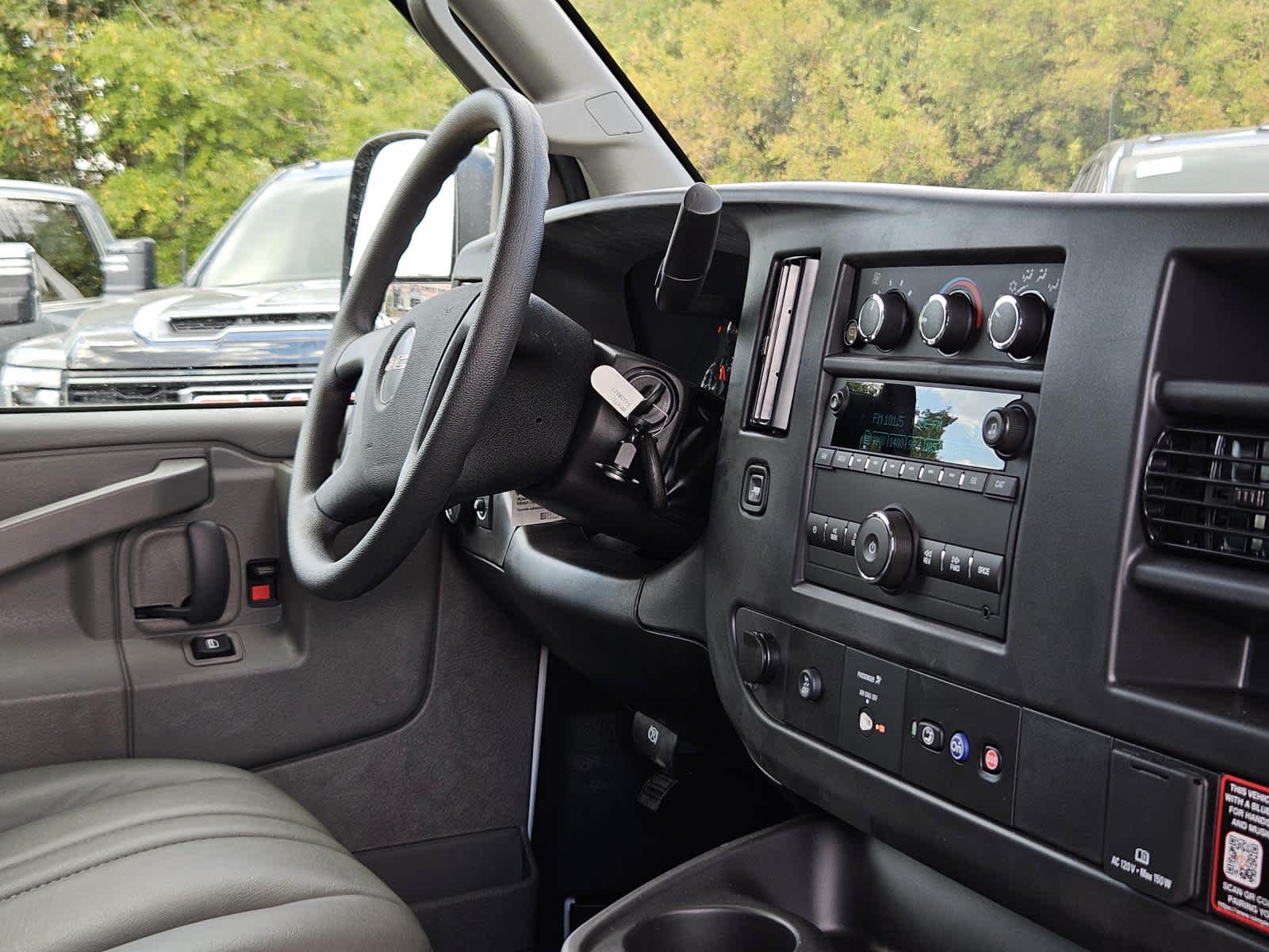 2025 GMC Savana Cargo 2500 Work Van