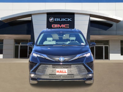 2025 Toyota Sienna XLE