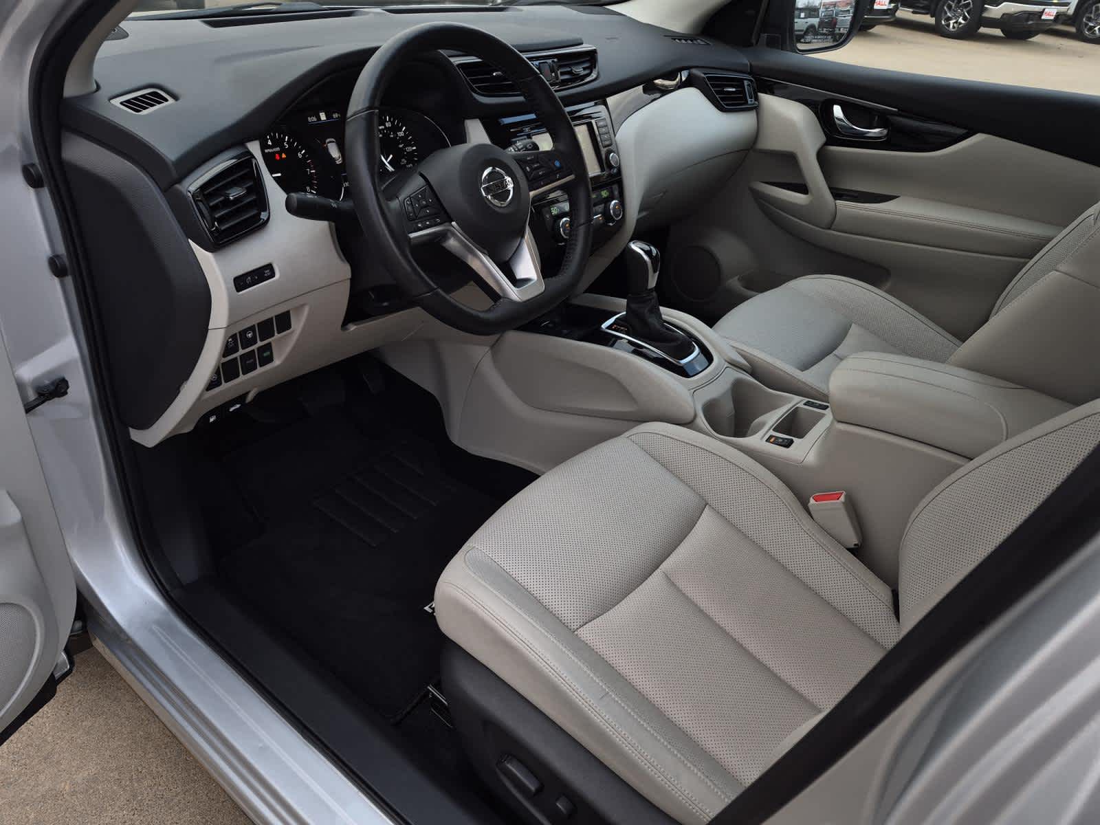 2022 Nissan Rogue Sport SL FWD Xtronic CVT