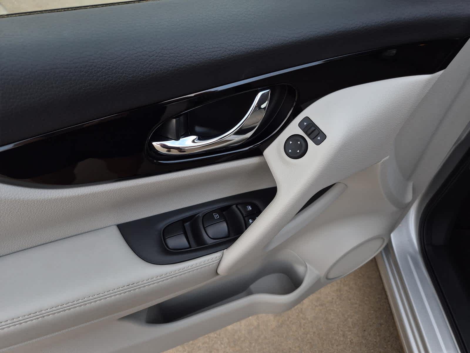 2022 Nissan Rogue Sport SL FWD Xtronic CVT