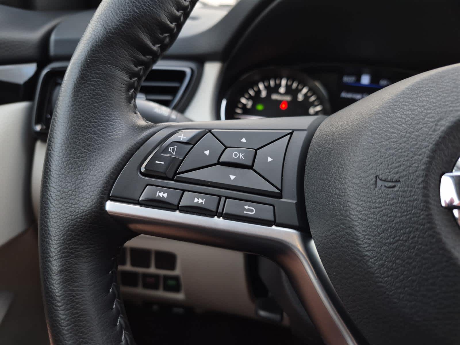 2022 Nissan Rogue Sport SL FWD Xtronic CVT