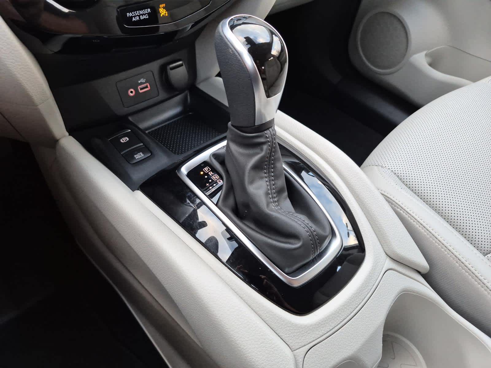 2022 Nissan Rogue Sport SL FWD Xtronic CVT