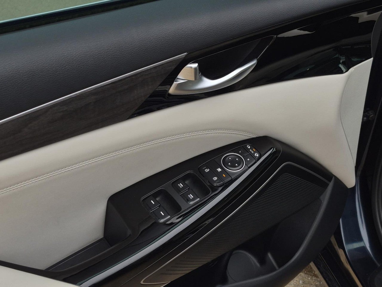 2020 Kia Cadenza Technology