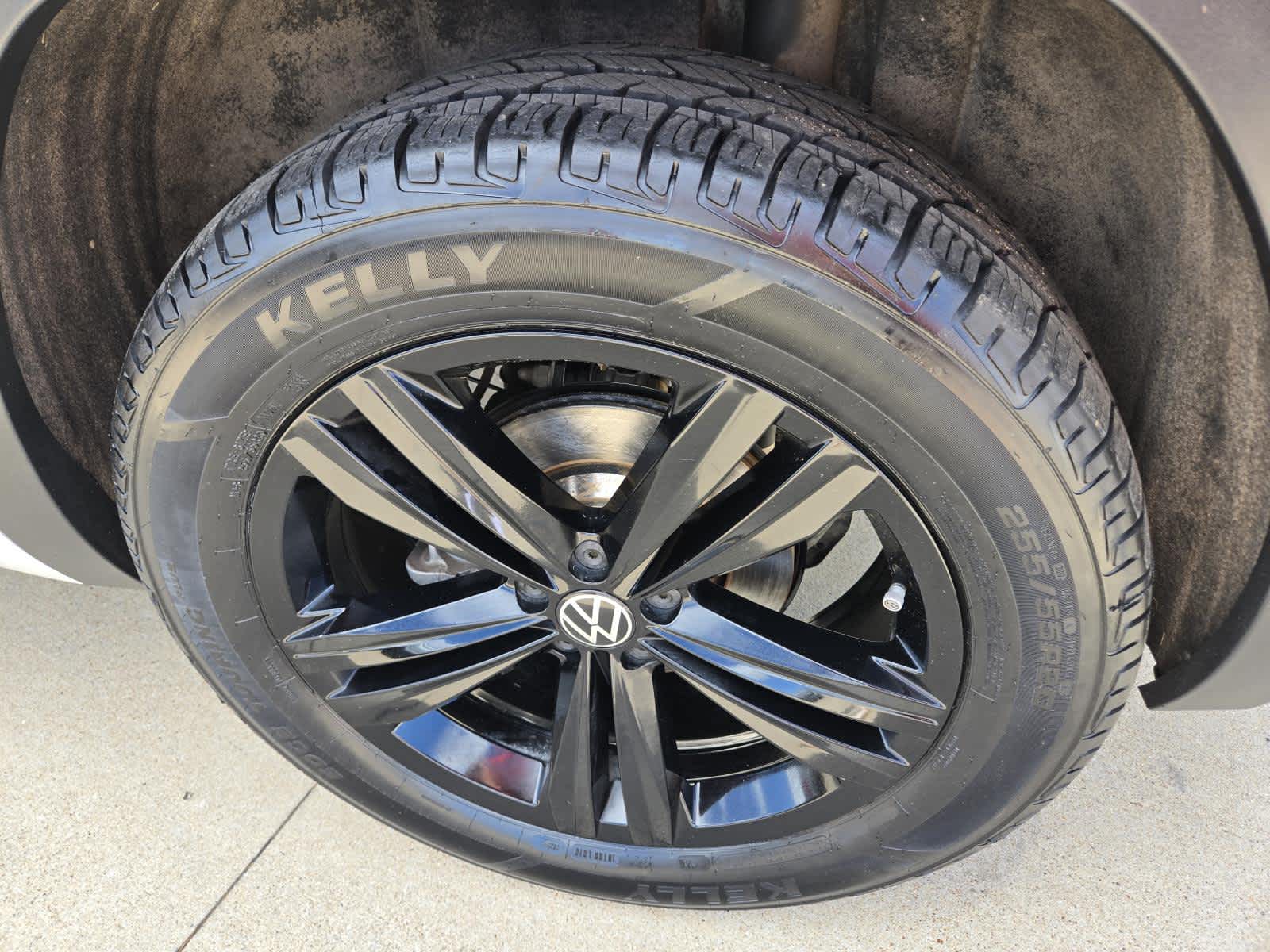 2023 Volkswagen Atlas Cross Sport 2.0T SEL R-Line Black