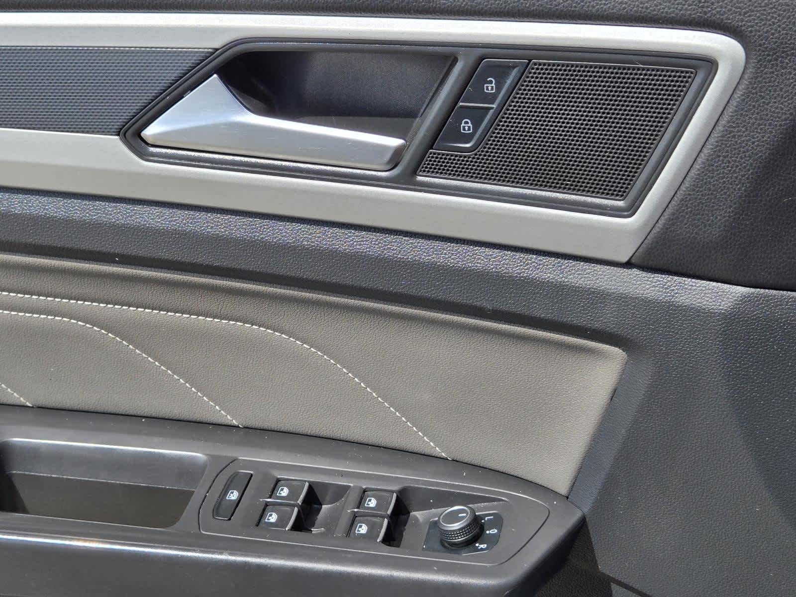 2023 Volkswagen Atlas Cross Sport 2.0T SEL R-Line Black