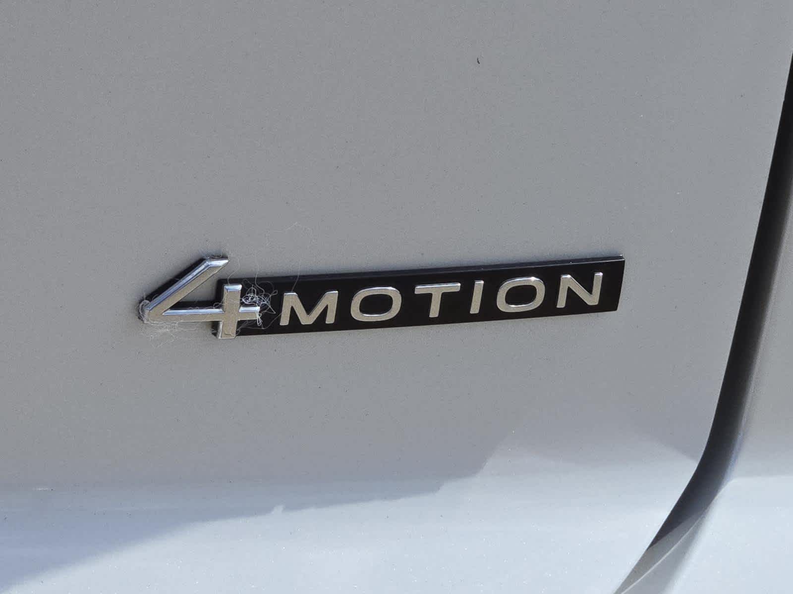 2023 Volkswagen Atlas Cross Sport 2.0T SEL R-Line Black