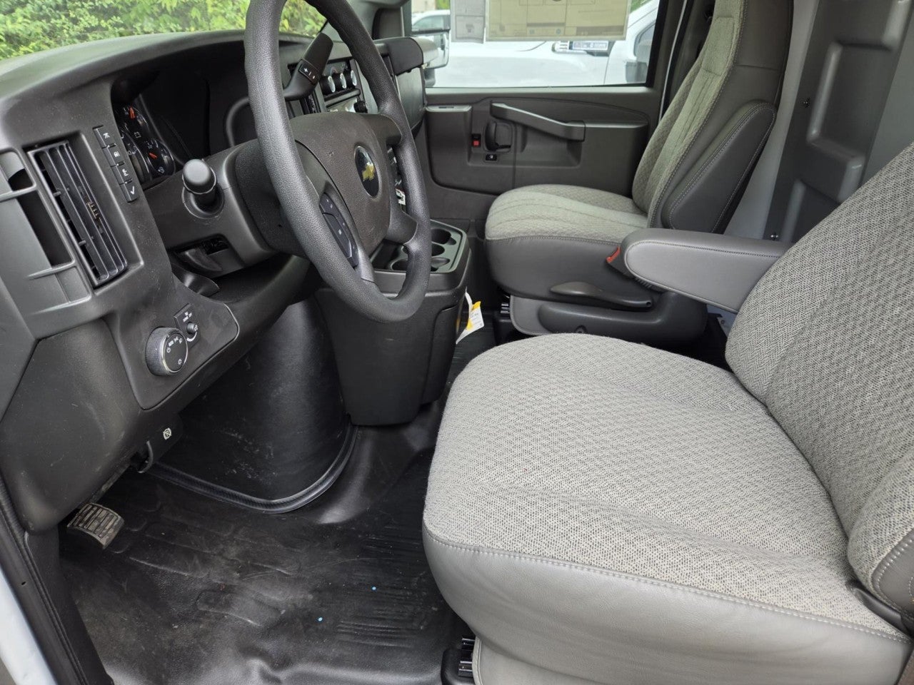 2026 Chevrolet Express Cutaway 3500 1WT
